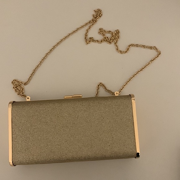 Gold sparkly clutch with chain - Picture 4 of 4